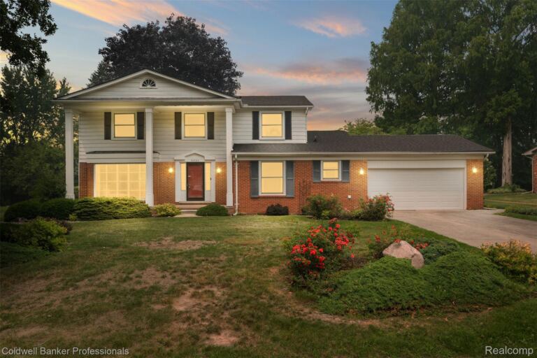 6890 Alderley Way, West Bloomfield
