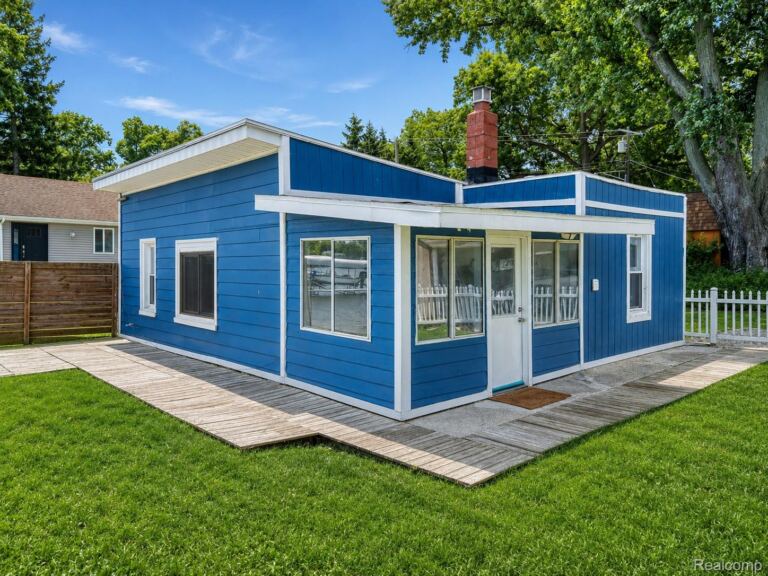 95 N Hulbert St, White Lake