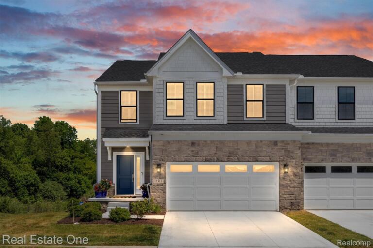 5318 Trail Vista Dr, West Bloomfield