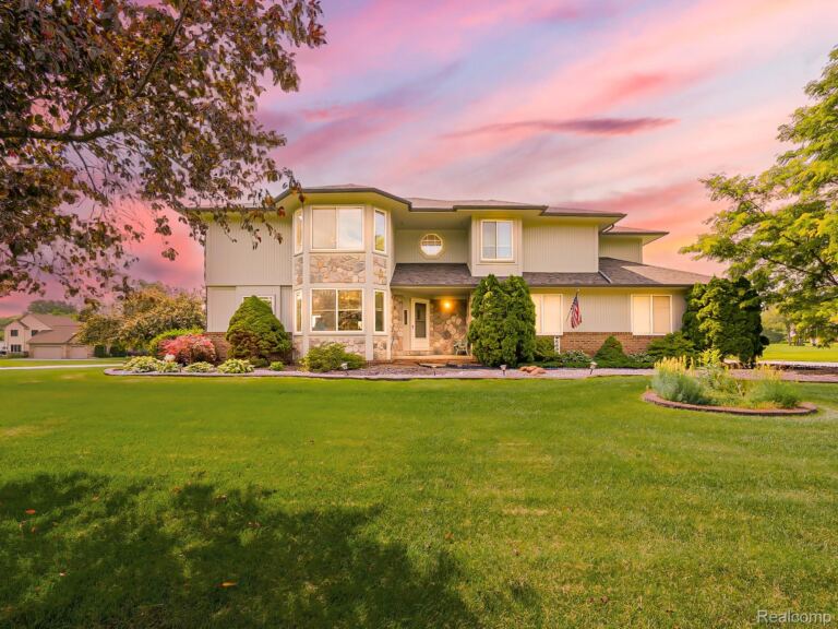 6398 High Valley Dr, White Lake