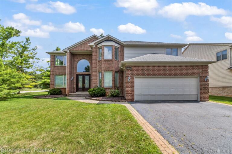 2115 Aldwin Dr, West Bloomfield
