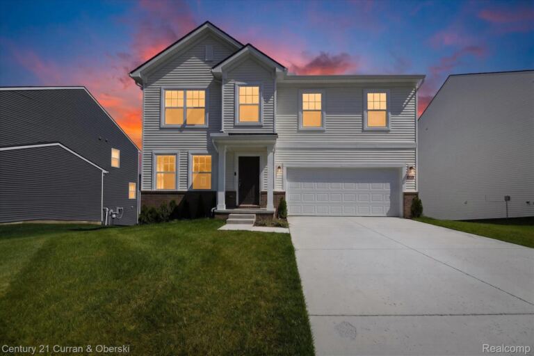 8404 Capstone Dr, White Lake