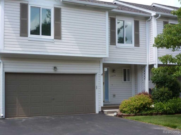 50234 Helfer Blvd, Wixom