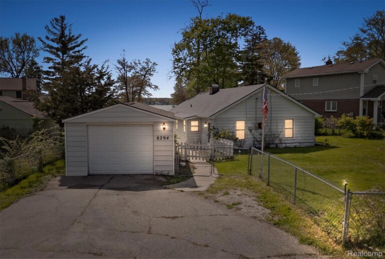 8294 Lagoon St, Commerce Charter Township