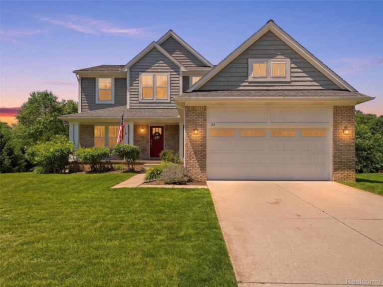 94 Blackberry Dr, White Lake