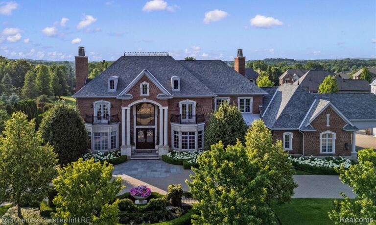 2902 Addison Cir S, Oakland Charter Township