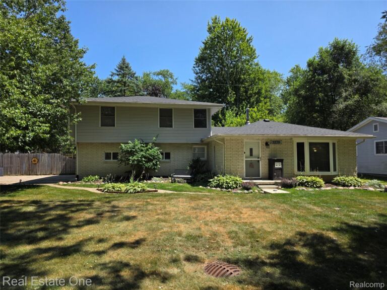 3239 Fox Blvd, Commerce Charter Township