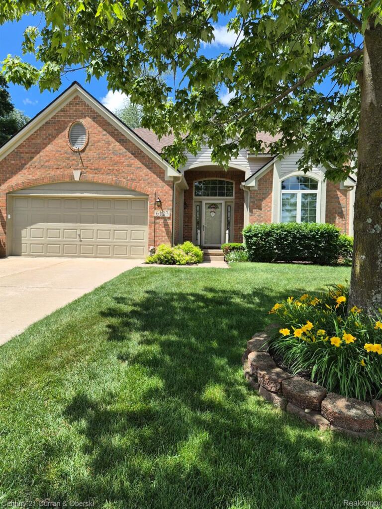 6123 Lochmore Dr, Commerce Charter Township