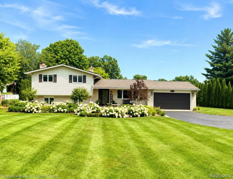 3460 Ramada Dr, Highland