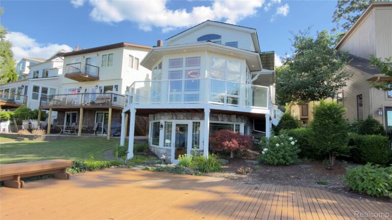 3858 Island Park Dr, Waterford