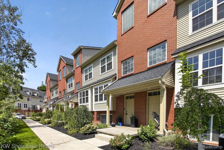 553 Village Ln, Milford