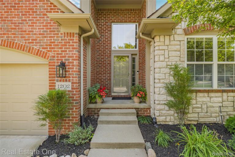 1202 Wind Chime Dr, Waterford