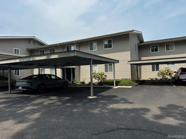 4932 Lake Point Dr, Waterford