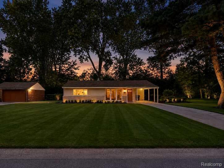 2642 Littletell Ave, West Bloomfield