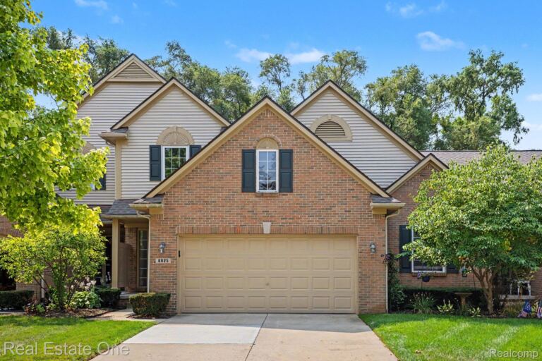 8025 Springdale Dr, White Lake