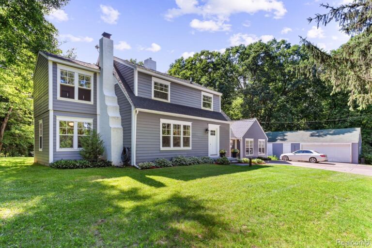 11646 Dixie Hwy, Holly