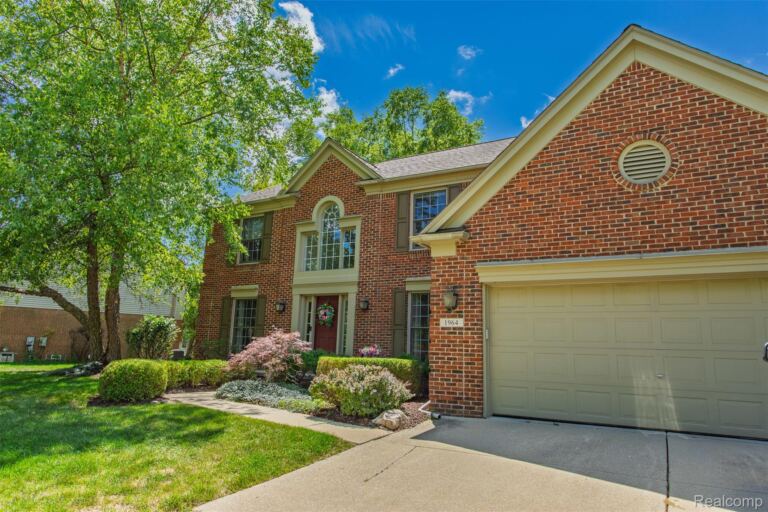 1964 Bloomfield Oaks Dr, West Bloomfield