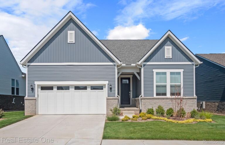 1656 Moss Dr, Milford