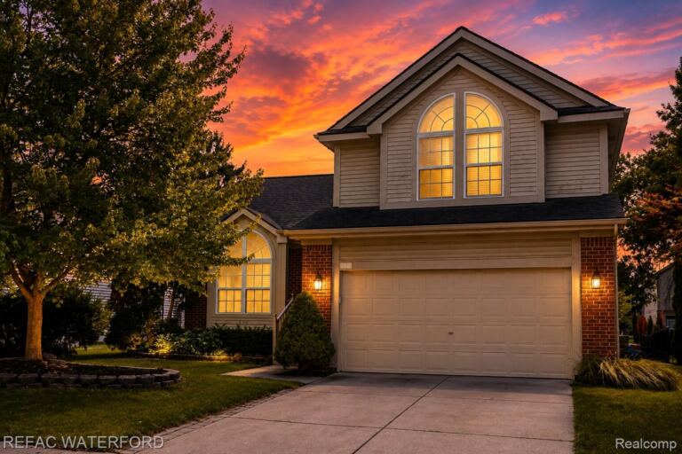6473 Lake Meadow Dr, Waterford