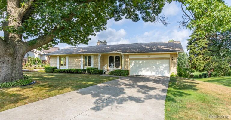 3108 Schoolhouse Dr, Waterford