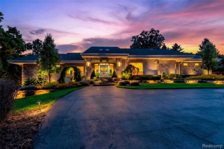 1661 Pinewood, Milford