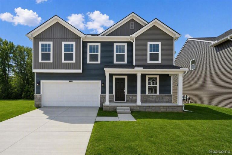 423 Hidden River W, Holly