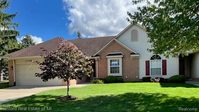 2176 Maplehurst Dr, Commerce Charter Township