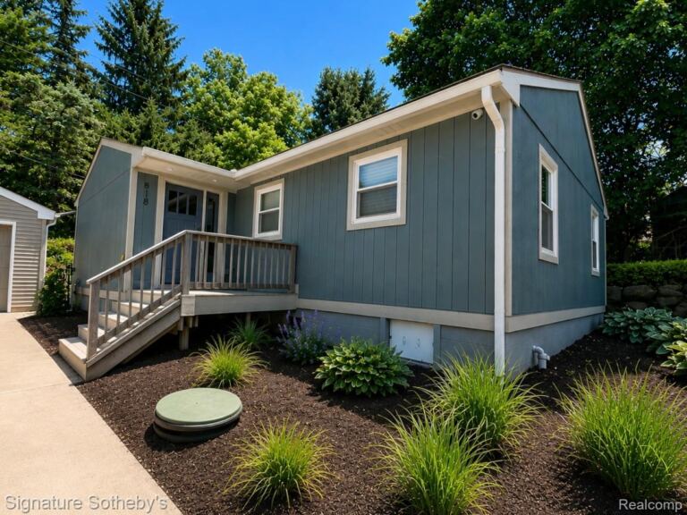 818 N Main St, Milford