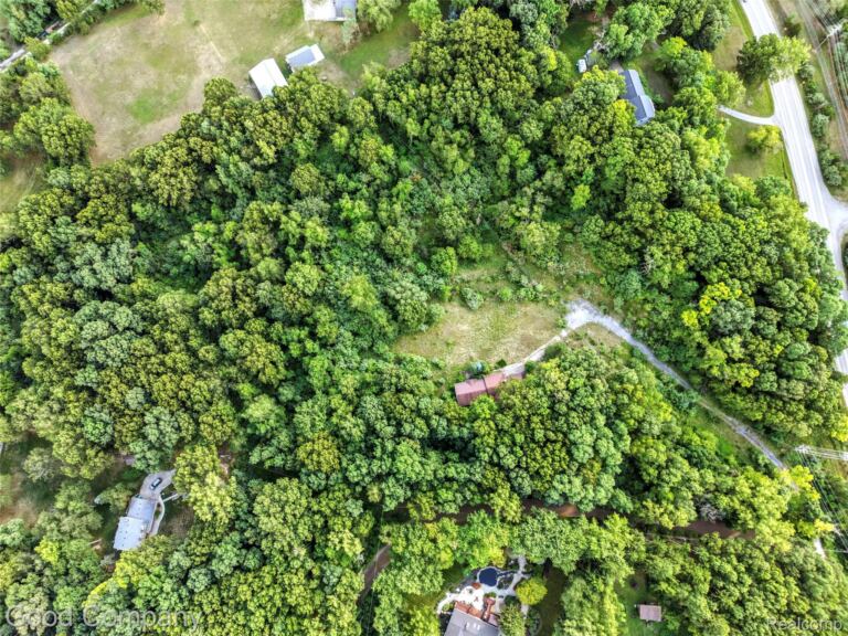 3187 Mapleridge, Milford