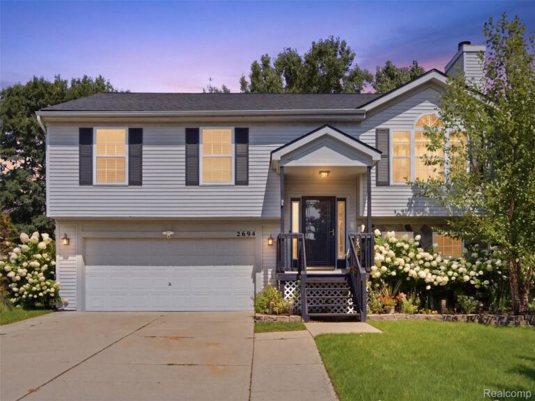 2694 Driftwood Dr, Waterford