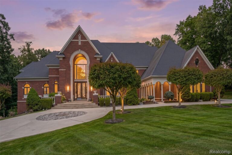 2785 Cranbrook Ridge Ct, Oakland Charter Township