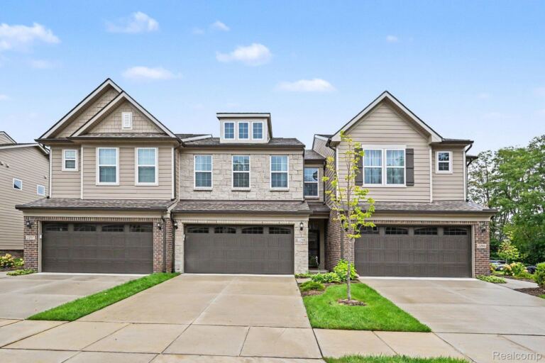 2298 Addison Cir, Commerce Charter Township