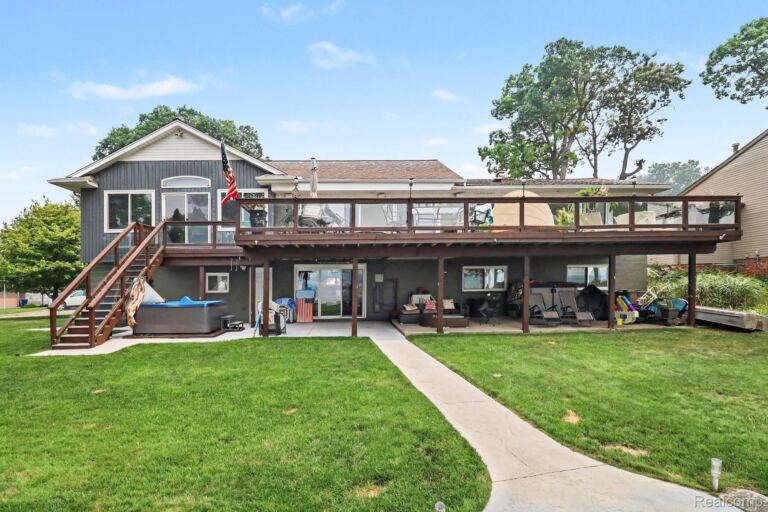 3233 Shawnee Ln, Waterford