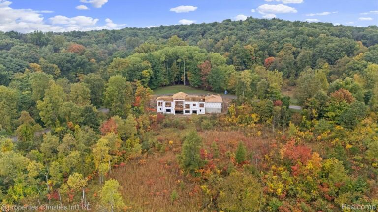 1246 Lake Forest Way, Milford