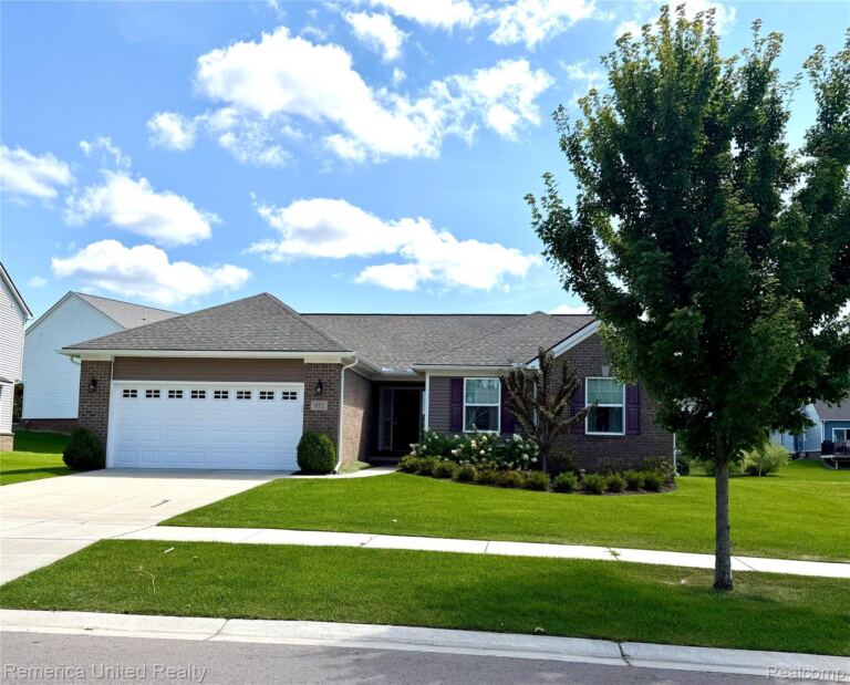 952 Preserve Ln, White Lake