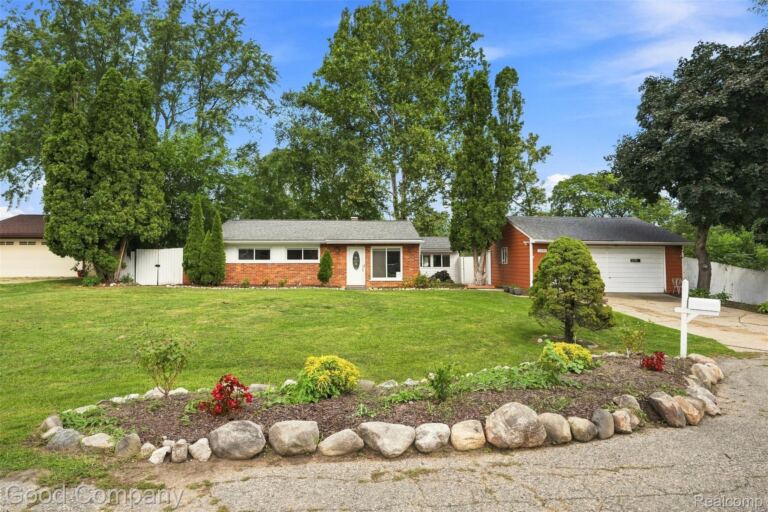 5800 Cambrook Ln, Waterford