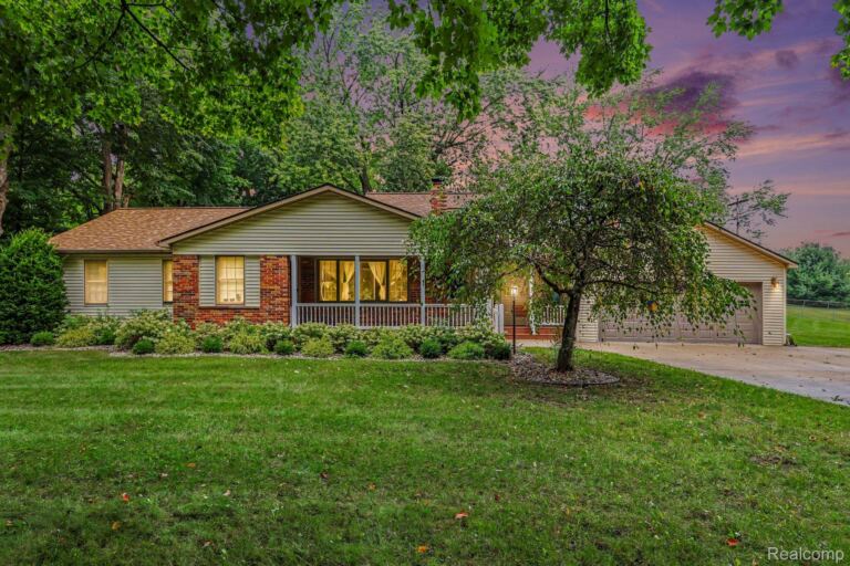1030 W Livingston Rd, Highland