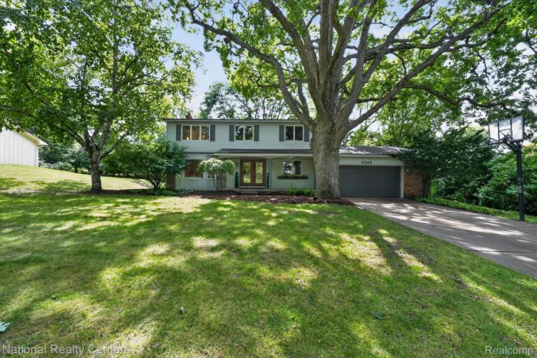 4245 Normanwood, West Bloomfield