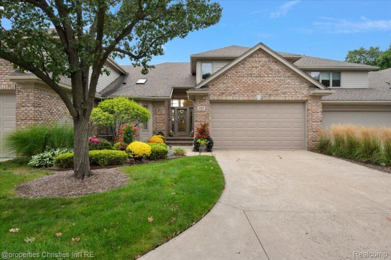 980 Sunset Dr, Waterford