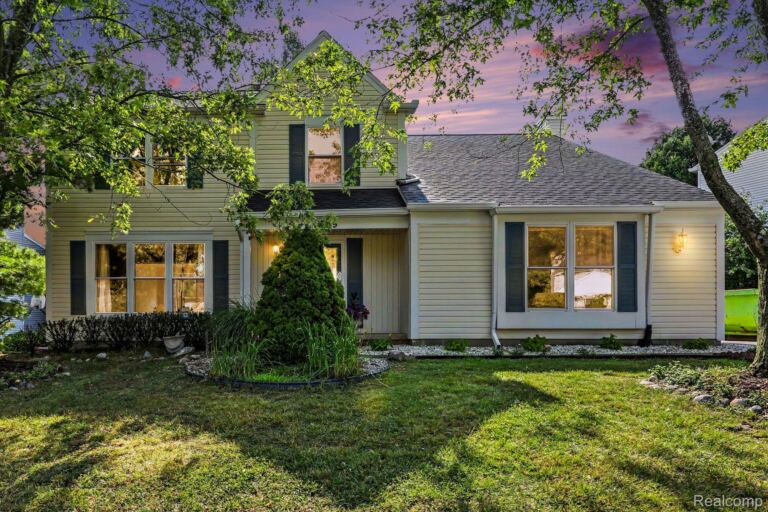 1809 Poppleton Dr, West Bloomfield