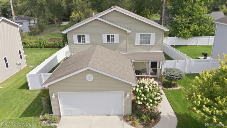 60 Fountain Park Dr, Waterford