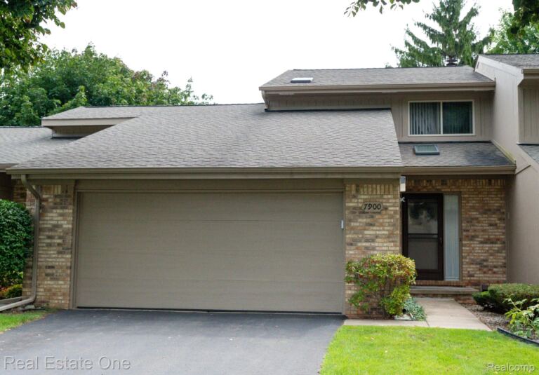 7900 Meadow Dr, Waterford