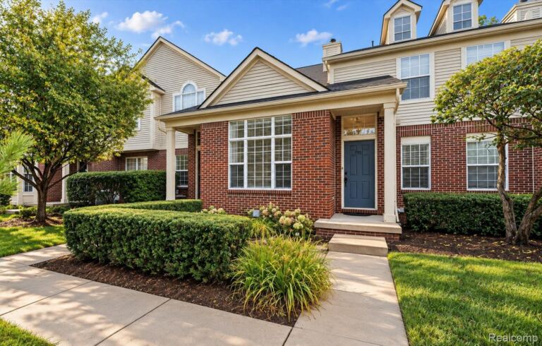 17103 Caitlin Cir, Commerce Charter Township