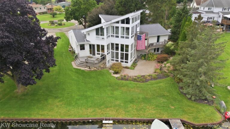 4614 Claudia Dr, Waterford