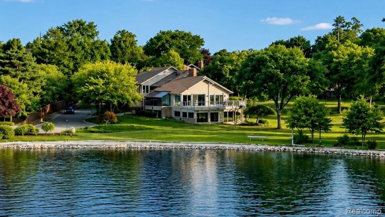 3850 Pine Harbor Dr, West Bloomfield