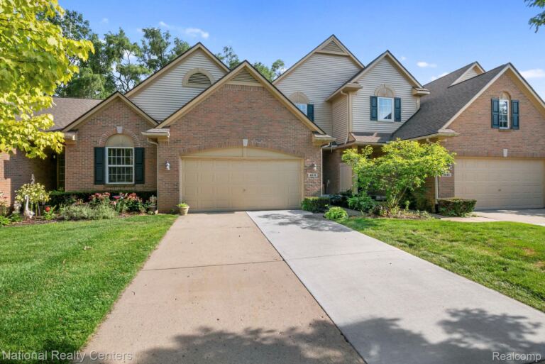 8019 Springdale, White Lake