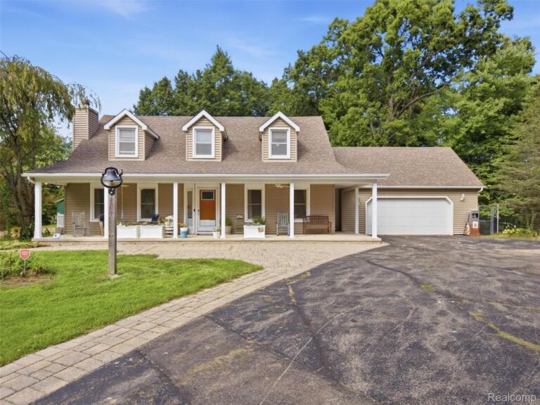 6501 Manchester Dr, White Lake