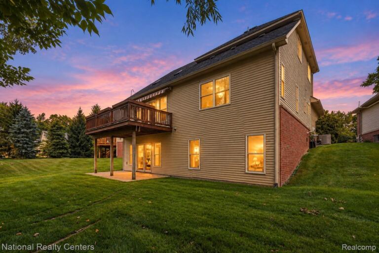 5590 River Park Dr, Waterford