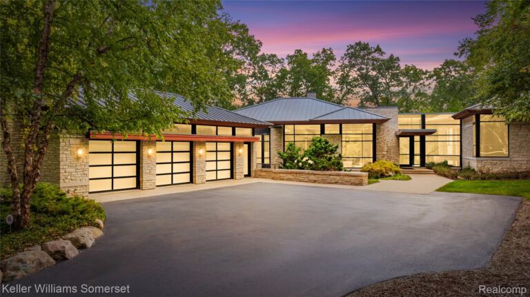 6956 Cooley Lake Rd, White Lake
