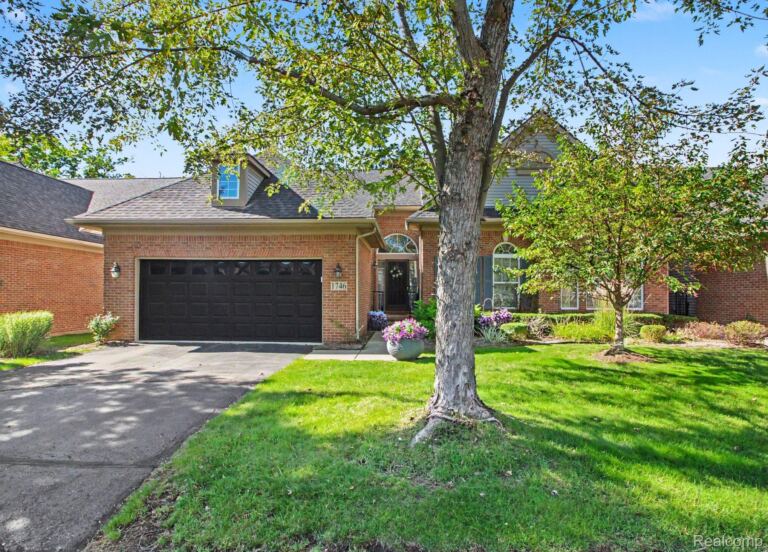 1746 Treyborne Cir, Commerce Charter Township